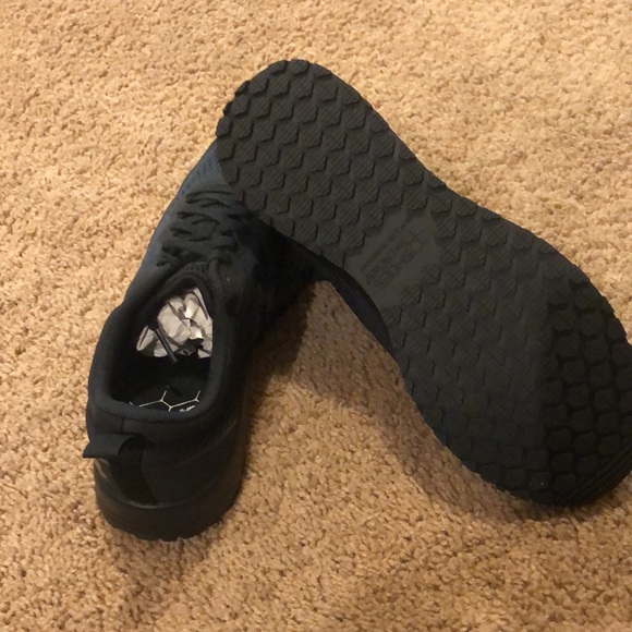 New in box New Balance, Shoes for Crews, size 9 - Picture 4 of 7